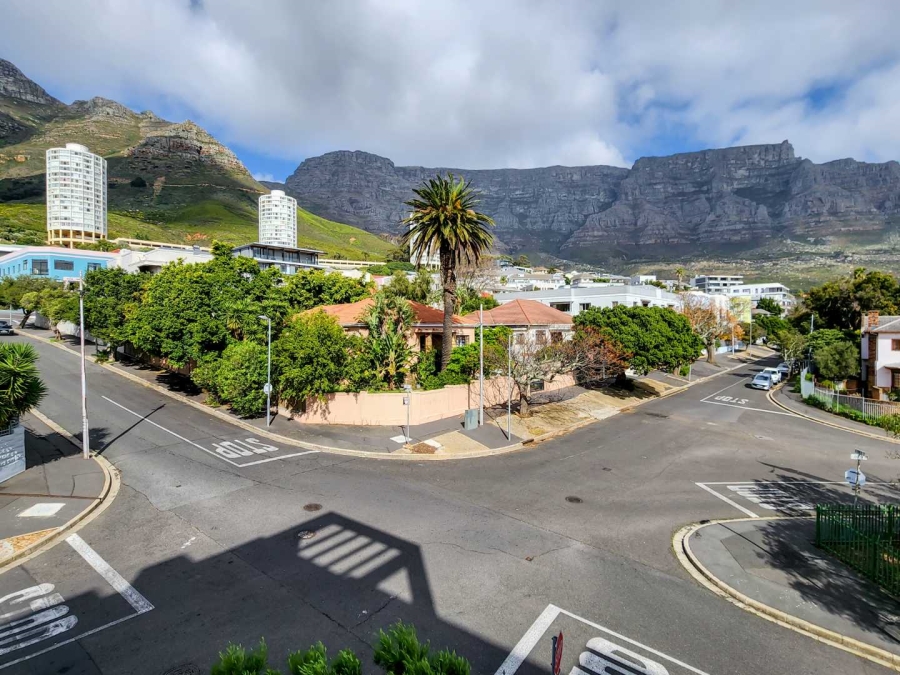 1 Bedroom Property for Sale in Vredehoek Western Cape
